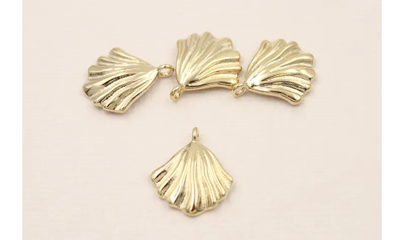 Colgante Almeja 16*14*2 Baño Oro 18K 3 micras / Cuentas Metálicas de Baño Oro 3 Micras 18K