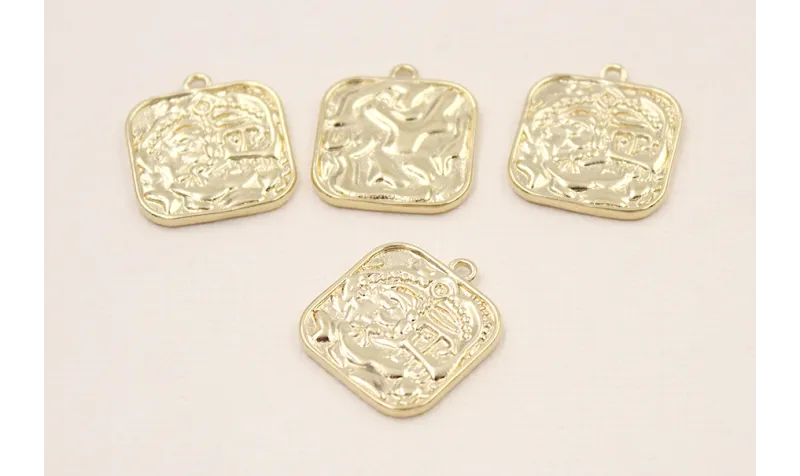 Colgante cuadrado 20*20*2mm Baño Oro 18K-3 micras / Cuentas Metálicas de Baño Oro 3 Micras 18K