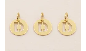 Colgante letra D 10mm Baño Oro 18K, 3Micras / Cuentas Metálicas de Baño Oro 3 Micras 18K