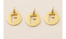 Colgante letra F 10mm Baño Oro 18K, 3Micras / Cuentas Metálicas de Baño Oro 3 Micras 18K
