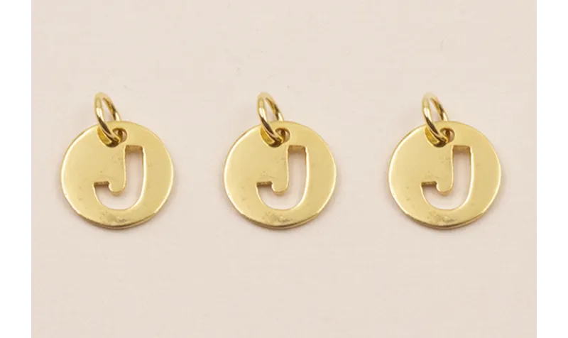 Colgante letra J 10mm Baño Oro 18K, 3Micras / Cuentas Metálicas de Baño Oro 3 Micras 18K