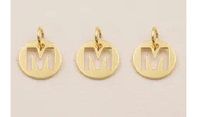 Colgante letra M 10mm Baño Oro 18K, 3Micras / Cuentas Metálicas de Baño Oro 3 Micras 18K