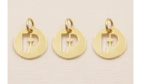 Colgante letra P 10mm Baño Oro 18K, 3Micras / Cuentas Metálicas de Baño Oro 3 Micras 18K