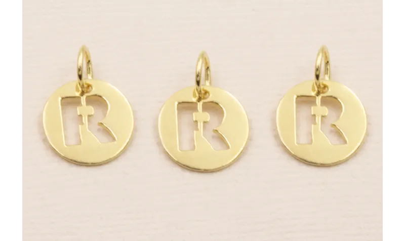 Colgante letra R 10mm Baño Oro 18K, 3Micras / Cuentas Metálicas de Baño Oro 3 Micras 18K