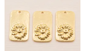 Colgante 20*11 Flor incrustada Baño ORO 3M 24K / Cuentas Metálicas de Baño Oro 3 Micras 18K