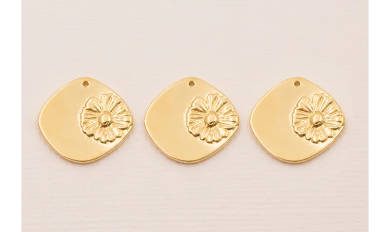 Colgante Rombo 18*16 Flor Baño Oro 3M 18K