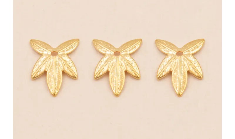 Hoja 5 pétalos 15*11mm Oro 18K 3 Micras / Cuentas Metálicas de Baño Oro 3 Micras 18K