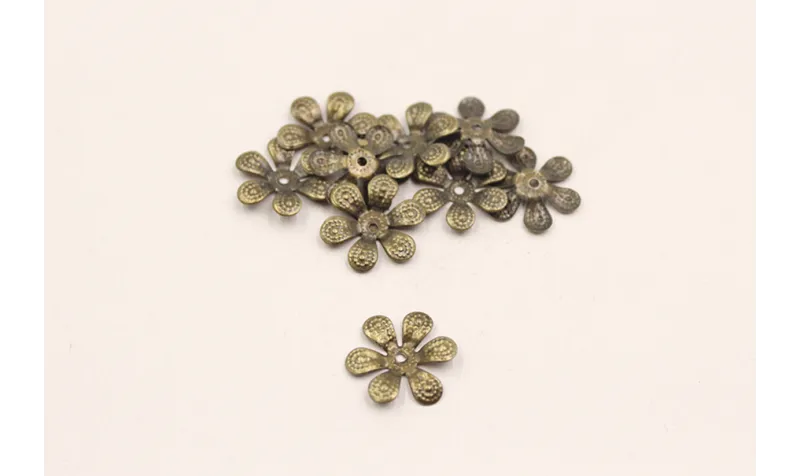 Casquilla flor mediana O.Viejo 16mm diámetro / Cuentas Metálicas de Latón / Zamak