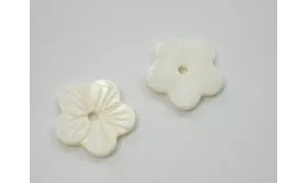 Flor labrada 20mm /Cuentas de  Nacar 