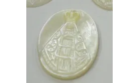 Ovalo con virgen Tallada 24*17mm /Cuentas de  Nacar 