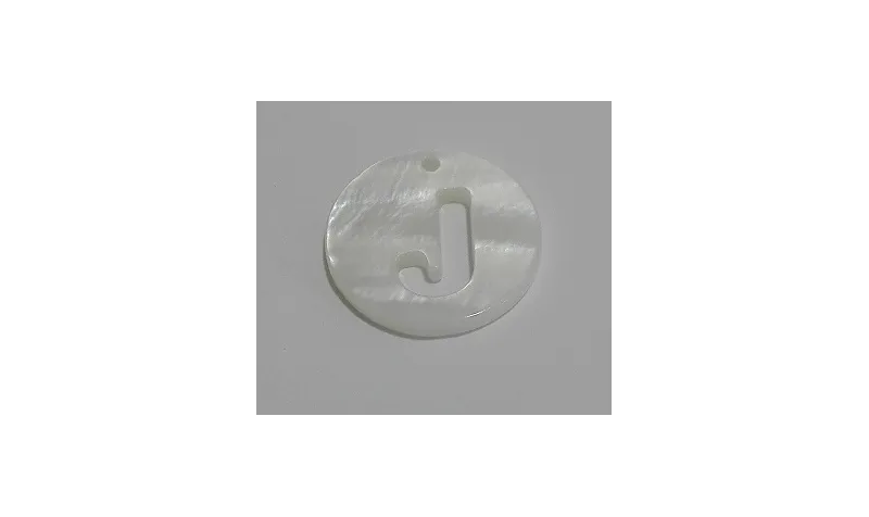 Letra calada 15mm Nacar J /Cuentas de  Nacar 