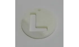 Letra calada 15mm Nacar L /Cuentas de  Nacar 