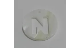 Letra calada 15mm Nacar N /Cuentas de  Nacar 