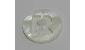 Letra calada 15mm Nacar R /Cuentas de  Nacar 