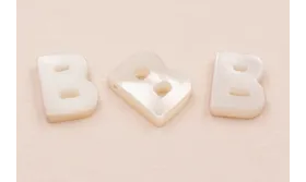 Letra Nacar B  10mm agujero horizontal superior /Cuentas de  Nacar 