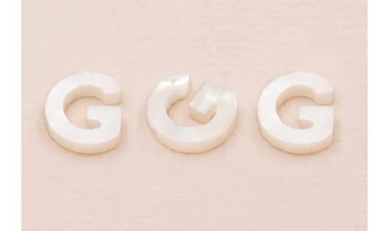 Letra Nacar G  10mm agujero horizontal superior /Cuentas de  Nacar 