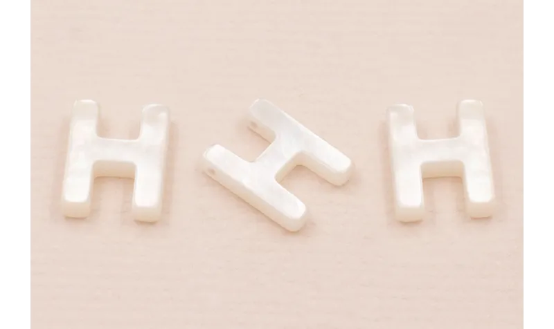 Letra Nacar H 10mm agujero horizontal superior /Cuentas de  Nacar 