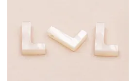 Letra Nacar L  10mm agujero horizontal superior /Cuentas de  Nacar 