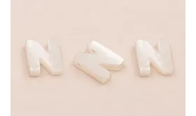 Letra Nacar N 10mm agujero horizontal superior /Cuentas de  Nacar 