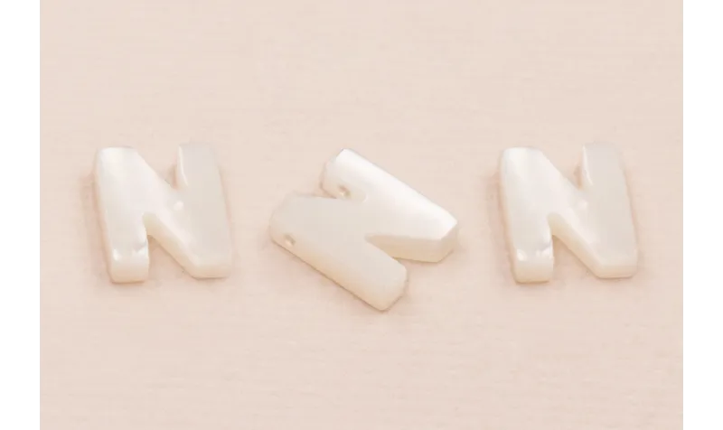 Letra Nacar N 10mm agujero horizontal superior /Cuentas de  Nacar 