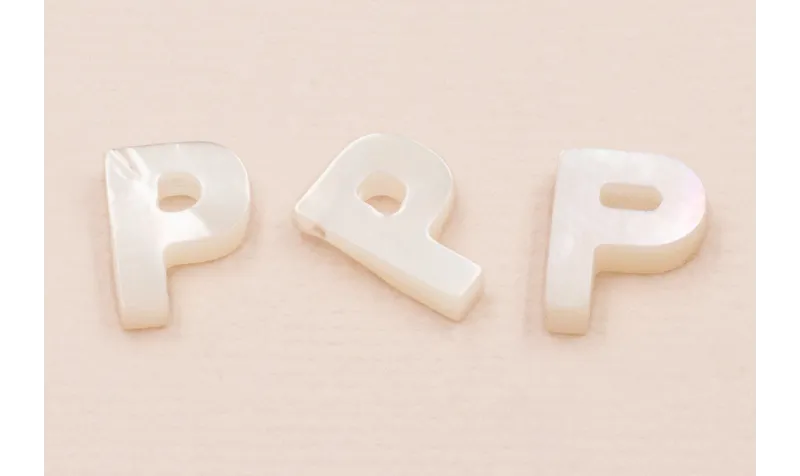 Letra Nacar P 10mm agujero horizontal superior /Cuentas de  Nacar 