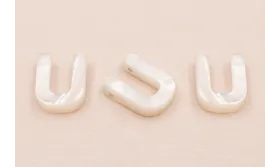 Letra Nacar U 10mm agujero horizontal superior /Cuentas de  Nacar 