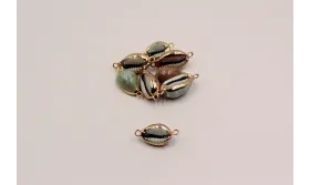 Caracola borde dorado 18*10mm dos anillas /Cuentas de  Nacar 