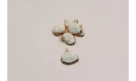 Concha borde dorado 18-24mm*15*18mm con anilla /Cuentas de  Nacar 