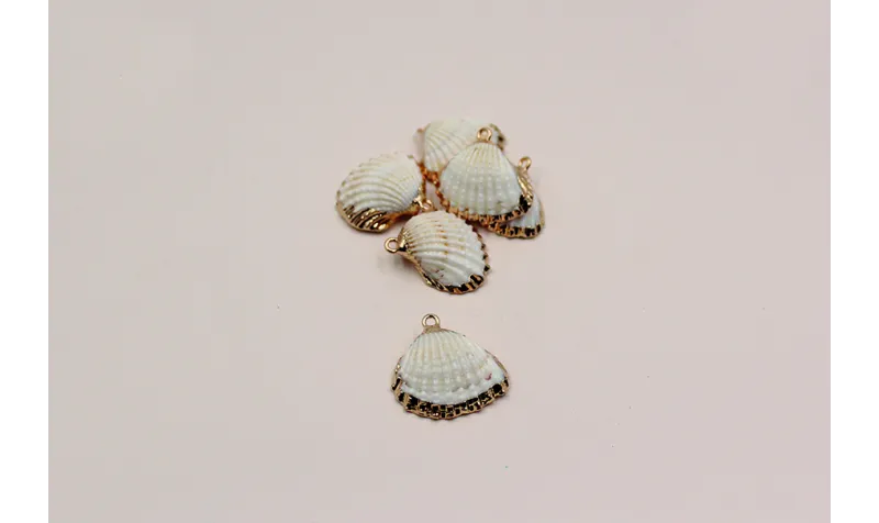 Concha borde dorado 18-24mm*15*18mm con anilla