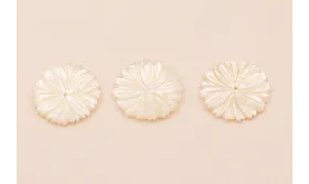 Flor Labrada Nacar de 25mm diámetro /Cuentas de  Nacar 