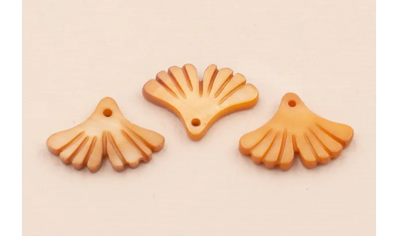 Colgante pétalos Nacar 18/11 /Cuentas de  Nacar 