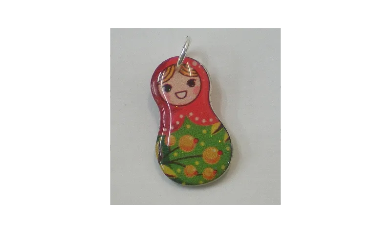 Matriuska Resina 24*13mm Verde-Rojo /Cuentas de  Plástico / Resina 