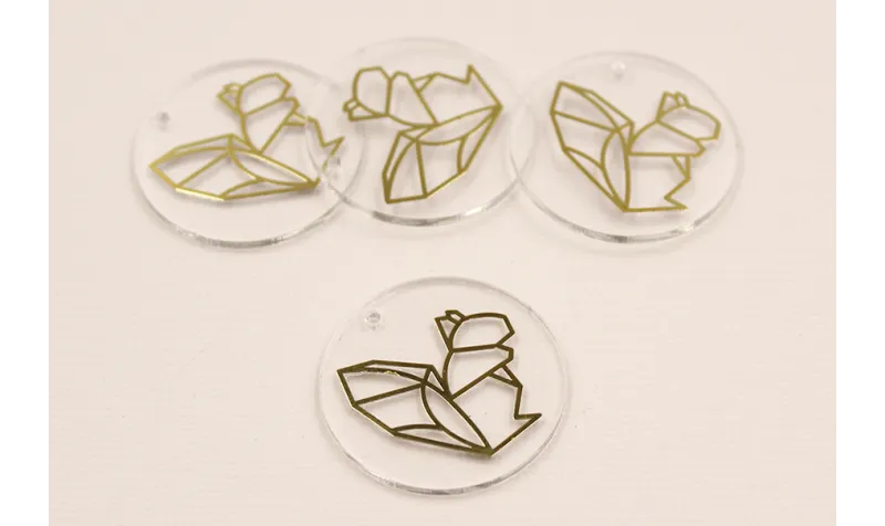 Disco Metacrilato de 30mm y lamina Ardilla /Cuentas de  Plástico / Resina 