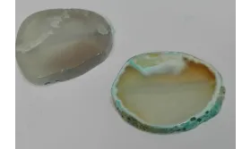 Agatha plana borde azulado 40-50mm*35-10mm / Semipreciosas de 