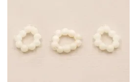 aro de 9 Bolas de Coral Blanco de 2mm.  CSP538-1