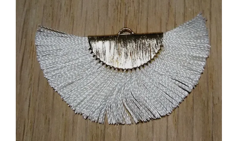 Pendiente abanico 45*25mm Blanco /Cuentas de  Tela 