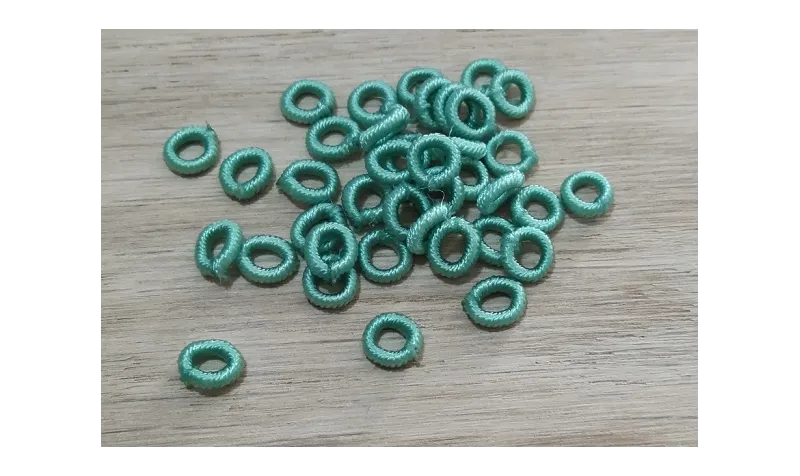 Aro Elástico 5mm. Agujero de 3mm. Verde Turquesa /Cuentas de  Tela 