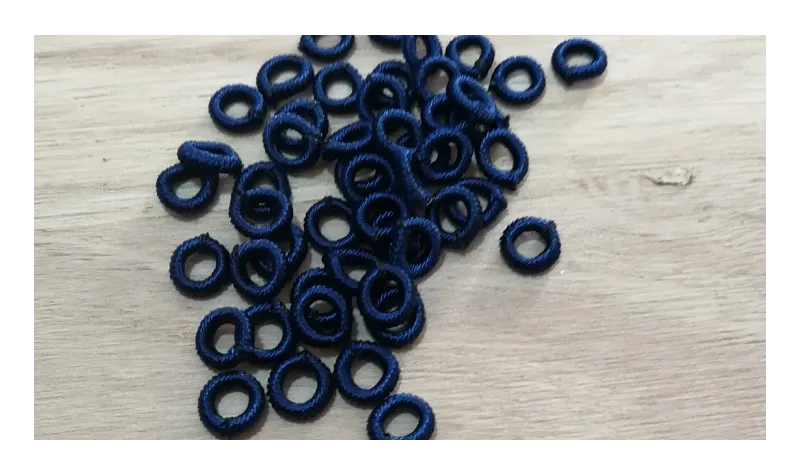 Aro Elástico 5mm. Agujero de 3mm. Azul Petroleo /Cuentas de  Tela 