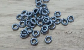 Aro Elástico 5mm. Agujero de 3mm. Gris /Cuentas de  Tela 