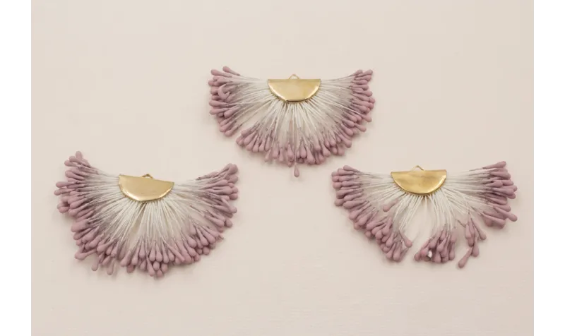 Colgante estambres color Morado /Cuentas de  Tela 