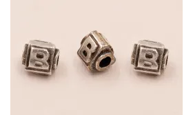 LETRA B 10*8mm / Cuentas Metálicas de Latón / Zamak