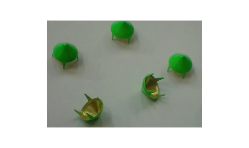 Tachuela cónica 10mm Verde fluor / Cuentas Metálicas de Latón / Zamak