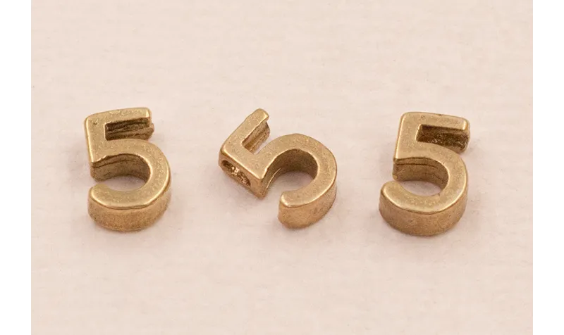 Pieza Número 5 7*6*2 Oro / Cuentas Metálicas de Latón / Zamak