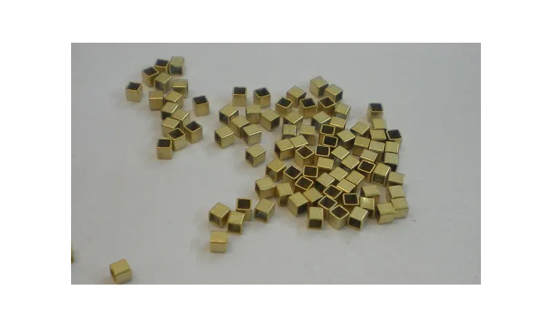 Cuenta Cubo pasante 1*1mm Latón pulido / Cuentas Metálicas de Latón / Zamak