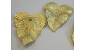 Cuenta Hoja 35*26mm triangular Oro Mate / Cuentas Metálicas de Latón / Zamak