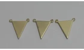 Triangulo 10*13mm Oro Mate / Cuentas Metálicas de Latón / Zamak