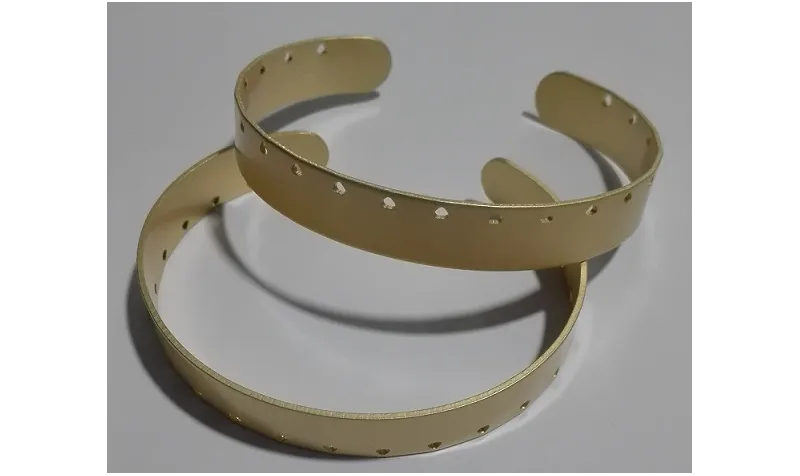 Pulsera 10mm ancho Oro Mate agujero / Bases de Pulseras de Latón / Zamak