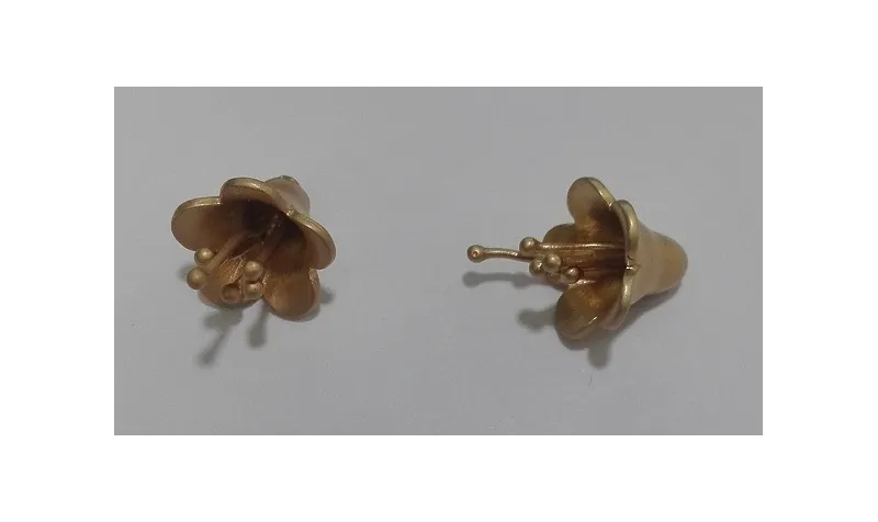 Flor estambres 15*10mm Oro Mate / Cuentas Metálicas de Latón / Zamak