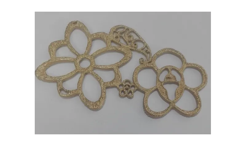 Conjunto 2 flores crochet 38.5*65 oro mate / Cuentas Metálicas de Latón / Zamak