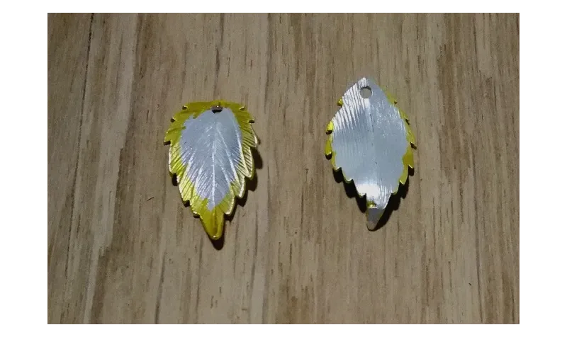 Colgante hoja 20*11mm Oro y Plata Mate / Cuentas Metálicas de Latón / Zamak